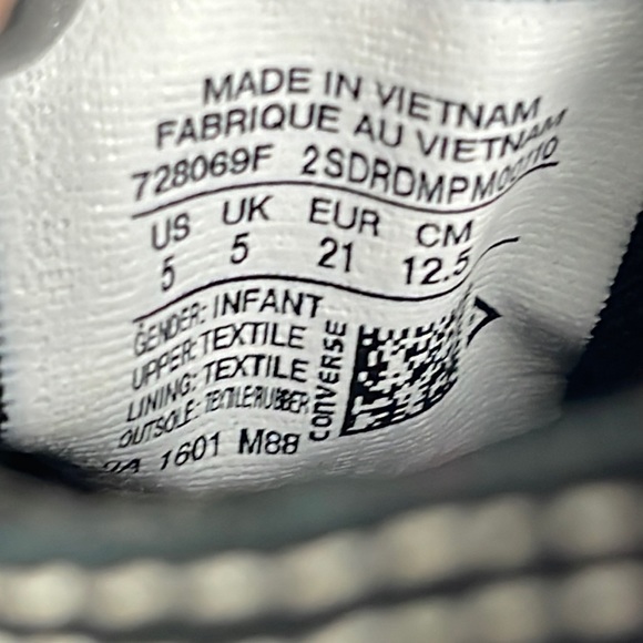 Converse Chuck Taylor Black Low Top Sneakers Infant Size 5 - Picture 3 of 9